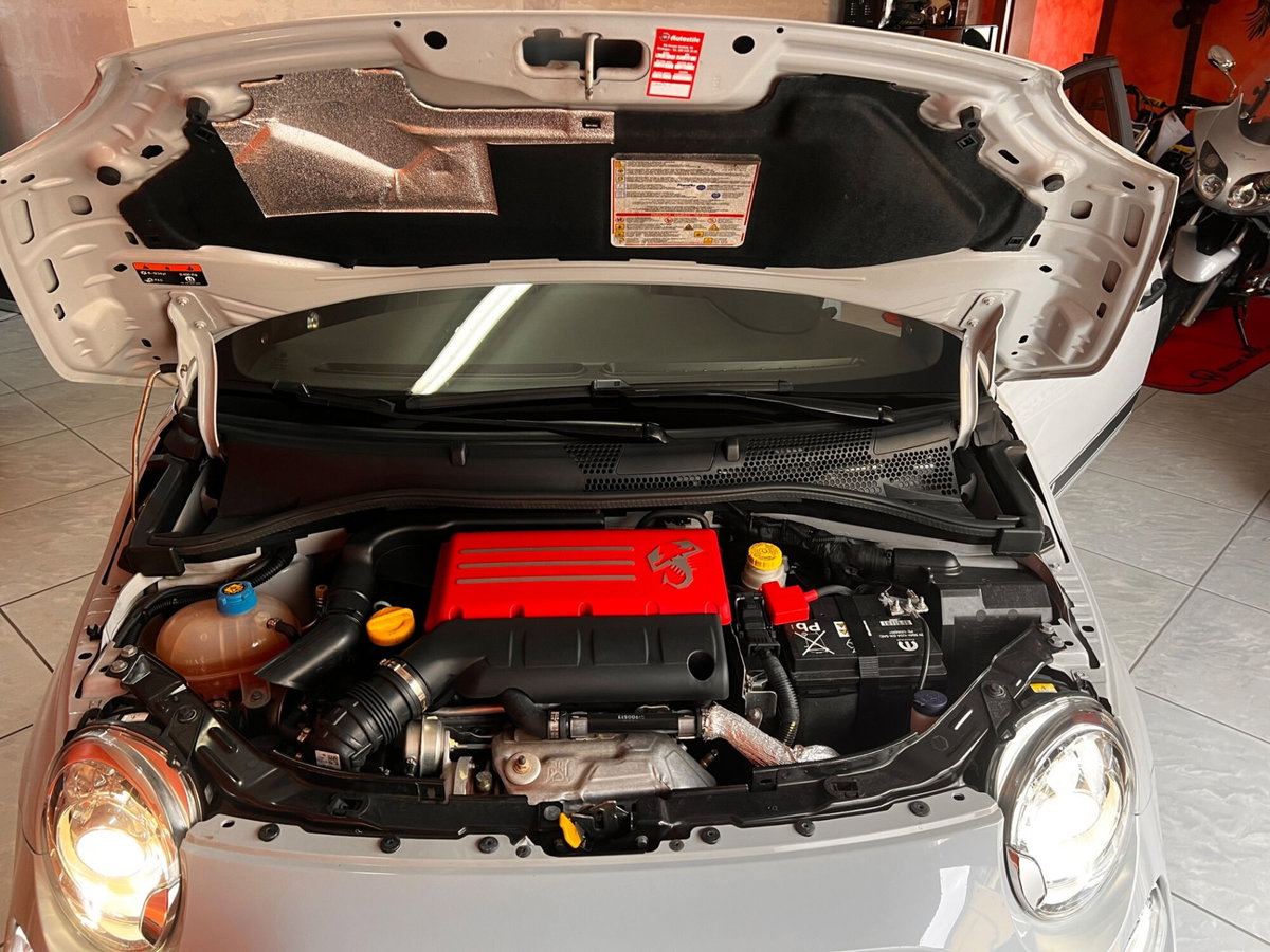 Abarth 595 Cabrio 595 C 1.4 Turbo T-Jet 180 CV Competizione (10)