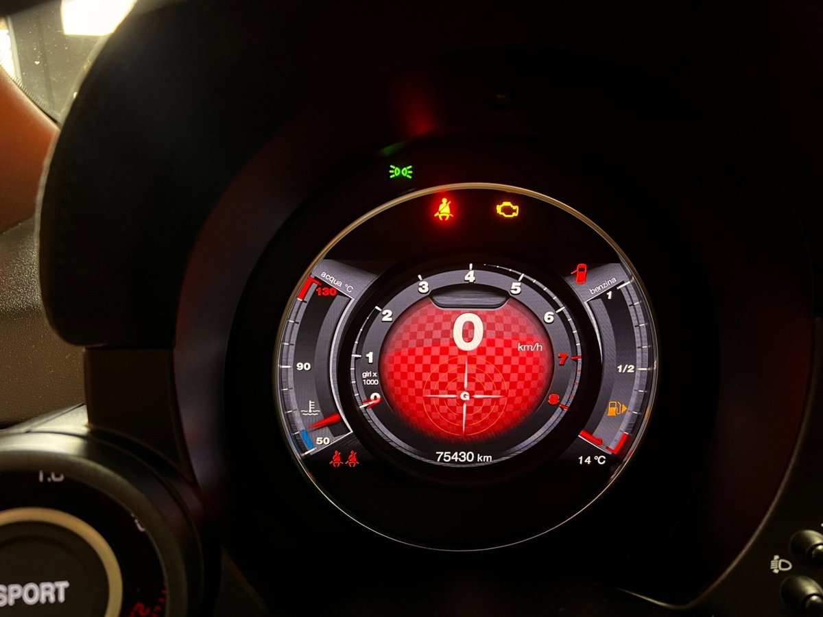 Abarth 595 Cabrio 595 C 1.4 Turbo T-Jet 180 CV Competizione (14)