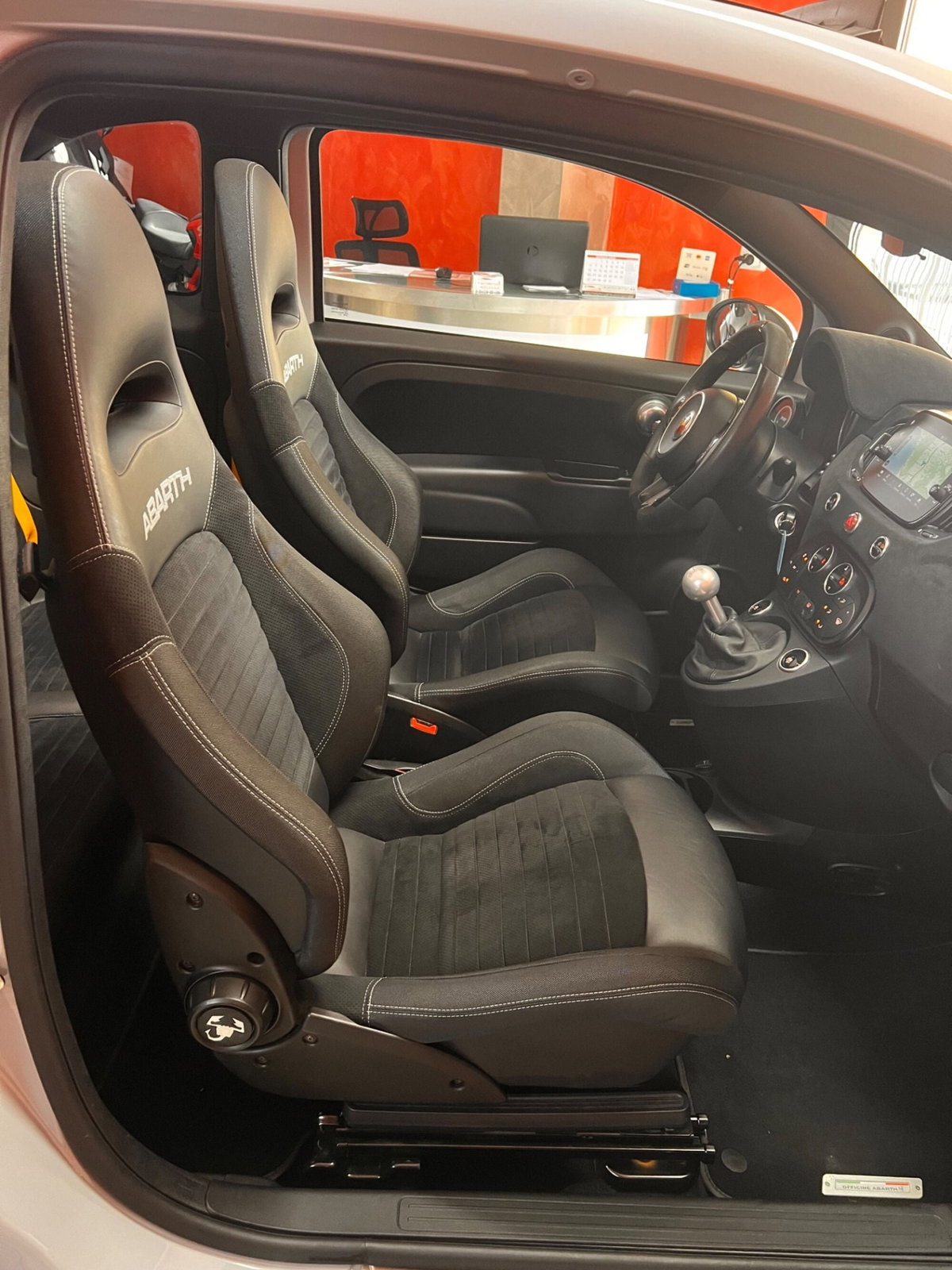 Abarth 595 Cabrio 595 C 1.4 Turbo T-Jet 180 CV Competizione (17)
