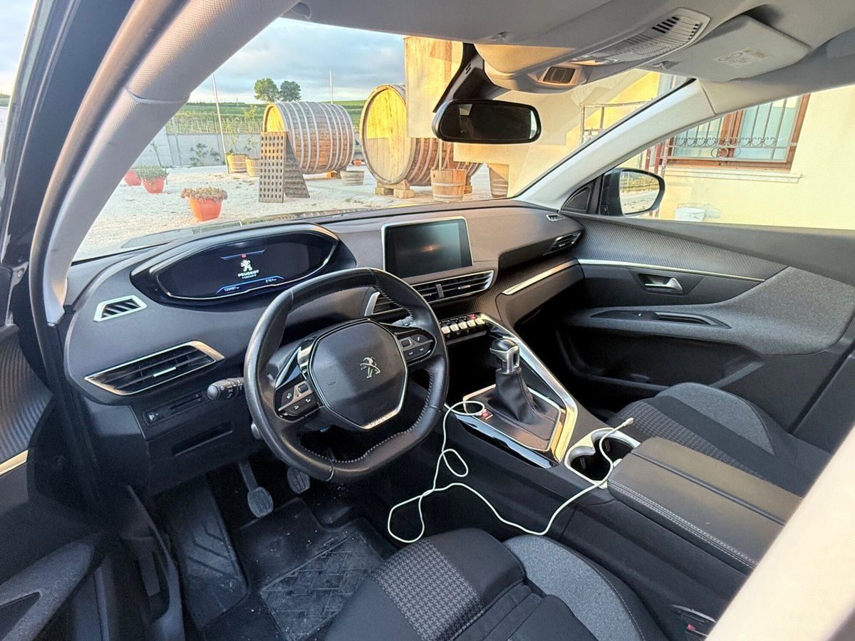 Peugeot 3008 BlueHDi 130 S&S Allure (11)