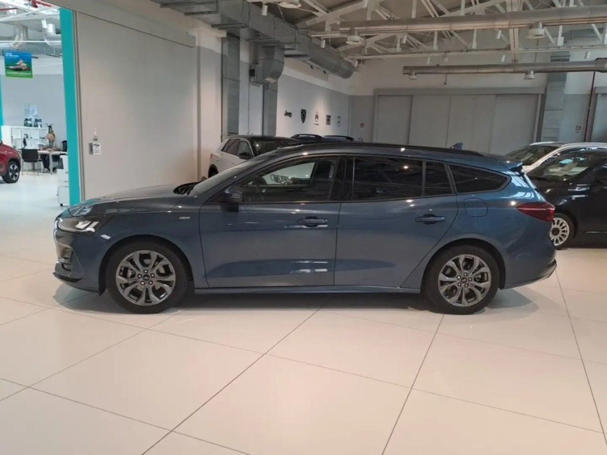 Ford Focus Station Wagon 1.0 EcoBoost 125 CV Start&Stop SW ST Line (2)