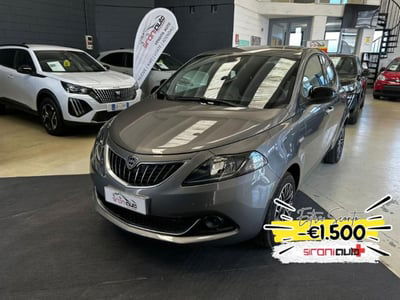 Lancia Ypsilon 1.0 FireFly 5 porte S&S Hybrid Ecochic Silver usata