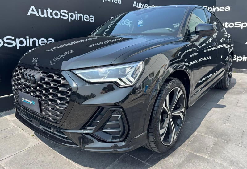 Audi Q3 35 2.0 tdi Identity Black s-tronic