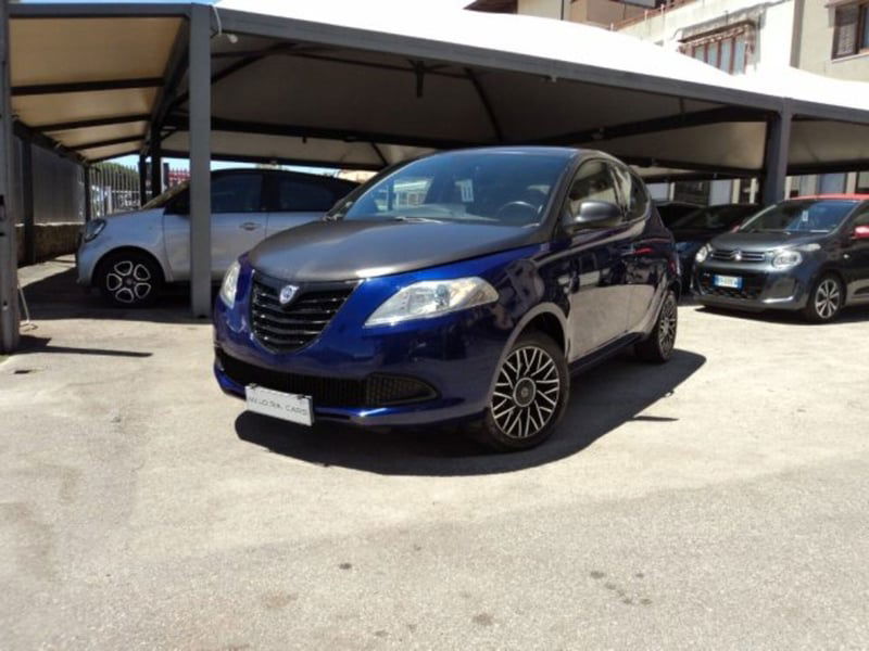 Lancia Ypsilon 1.2 69 CV 5 porte S Momodesign