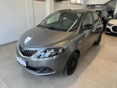 Lancia Ypsilon 1.0 FireFly 5 porte S&S Hybrid Ecochic Silver usata