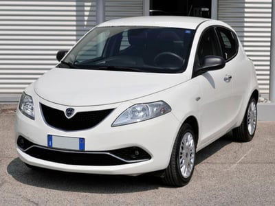 Lancia Ypsilon 1.2 69 CV 5 porte Silver usata