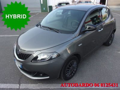 Lancia Ypsilon 1.0 FireFly 5 porte S&S Hybrid Ecochic Silver usata