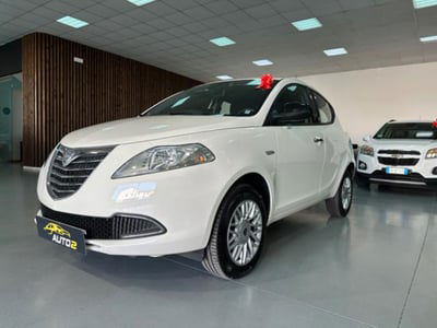 Lancia Ypsilon 0.9 TwinAir 85 CV 5 porte Metano Ecochic Silver usata