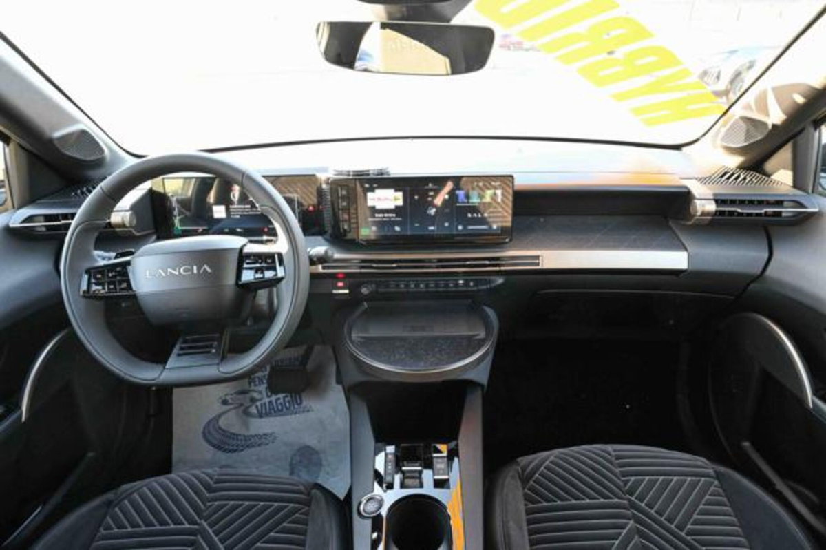 Lancia Ypsilon 1.2 mhev Edizione Limitata Cassina e-dct (11)