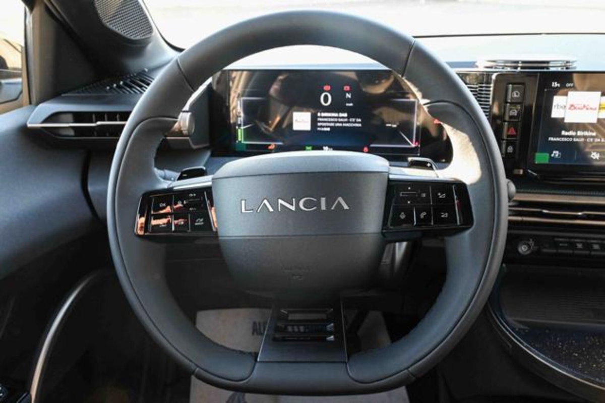 Lancia Ypsilon 1.2 mhev Edizione Limitata Cassina e-dct (16)