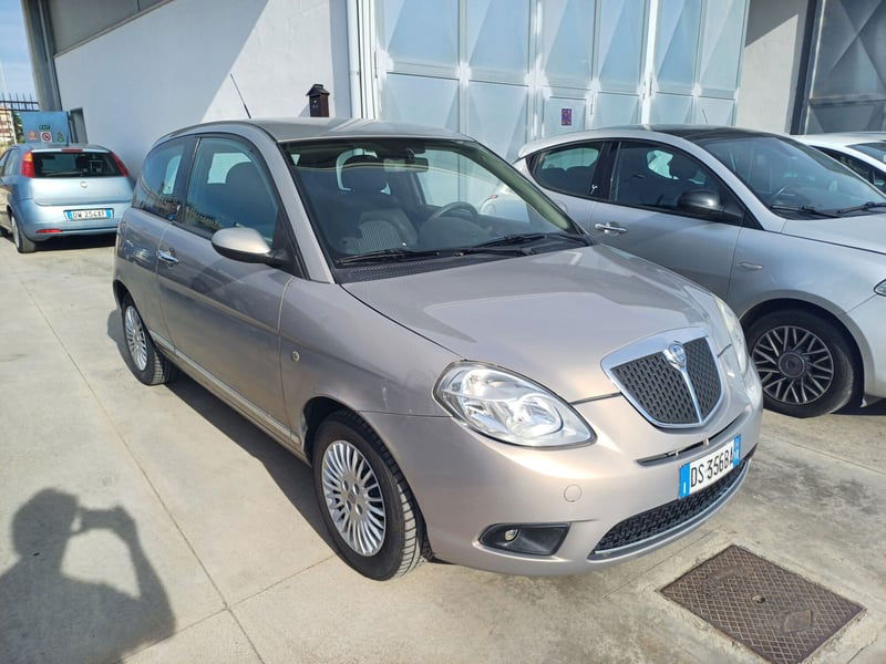Lancia Ypsilon 1.3 MJT 75 CV New Oro