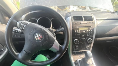 Suzuki Grand Vitara 1.9 DDiS 5 porte Executive (9)