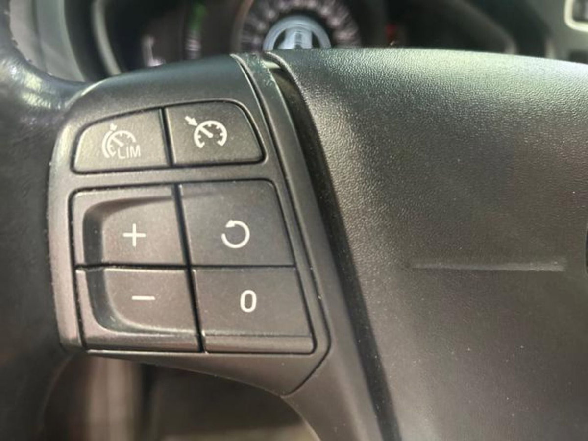 Volvo V40 D2 1.6 Powershift Kinetic (14)