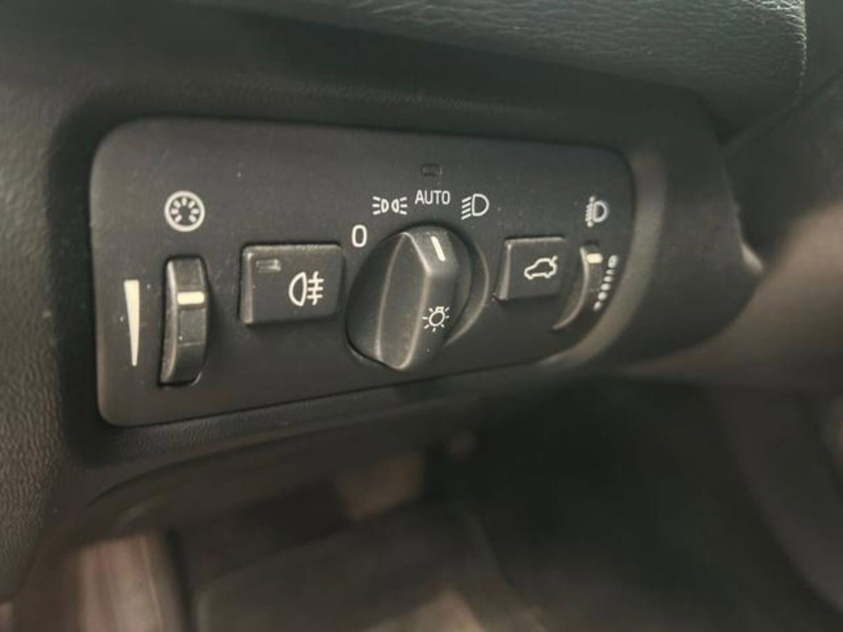 Volvo V40 D2 1.6 Powershift Kinetic (17)