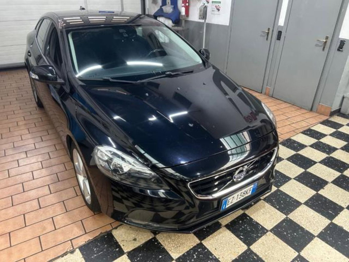 Volvo V40 D2 1.6 Powershift Kinetic (2)