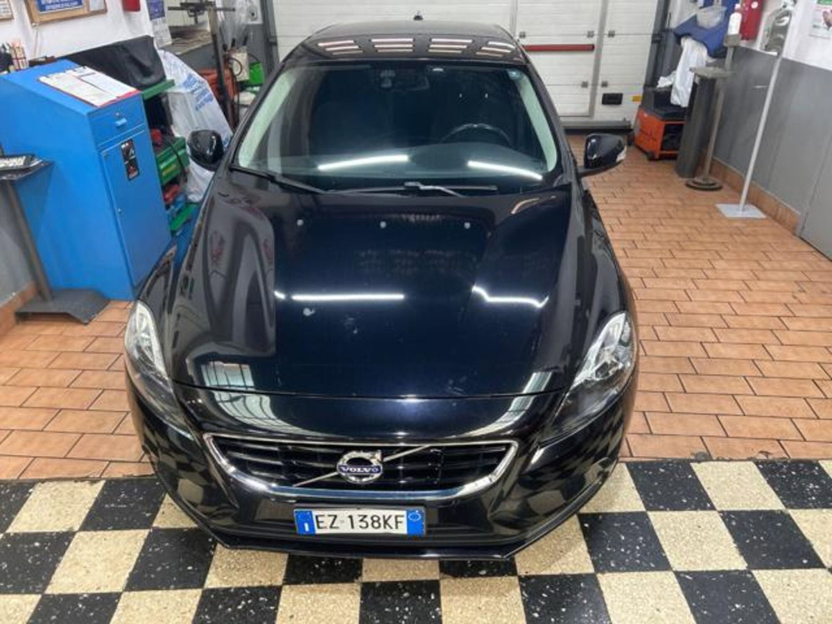 Volvo V40 D2 1.6 Powershift Kinetic (3)