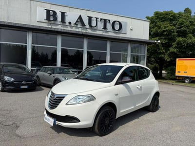 Lancia Ypsilon 0.9 TwinAir 85 CV 5 porte Metano Ecochic Silver usata
