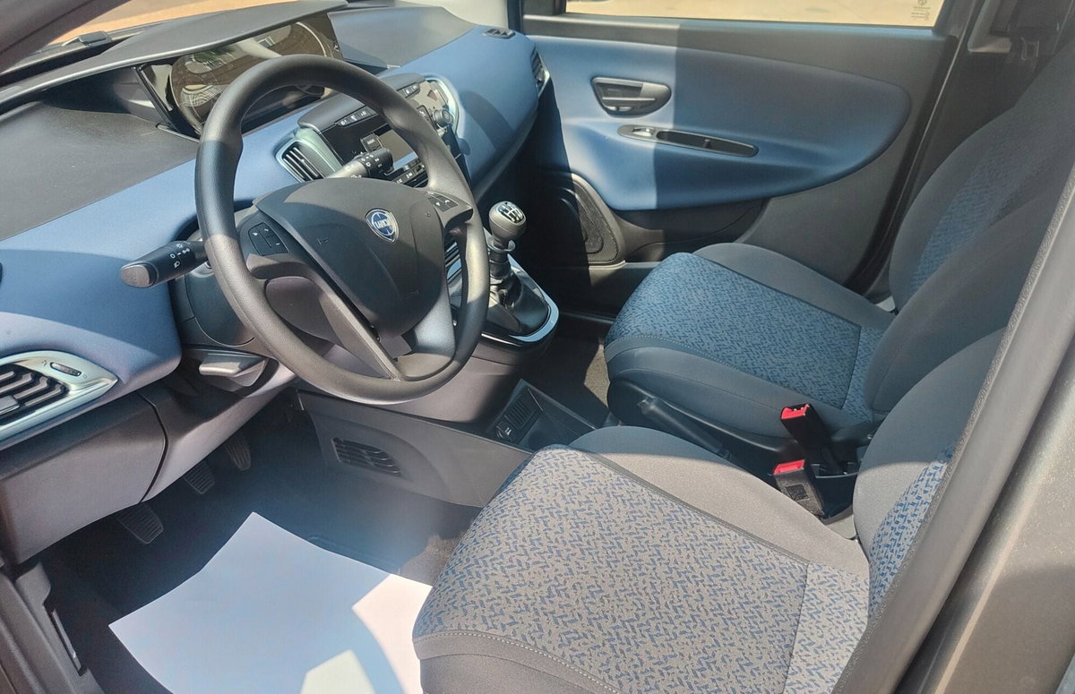 Lancia Ypsilon 1.0 FireFly 5 porte S&S Hybrid Ecochic Silver (5)