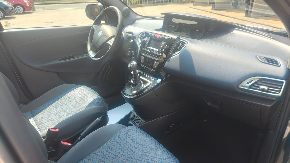 Lancia Ypsilon 1.0 FireFly 5 porte S&S Hybrid Ecochic Silver (7)