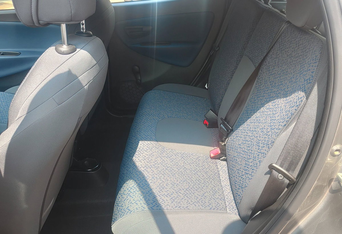 Lancia Ypsilon 1.0 FireFly 5 porte S&S Hybrid Ecochic Silver (8)