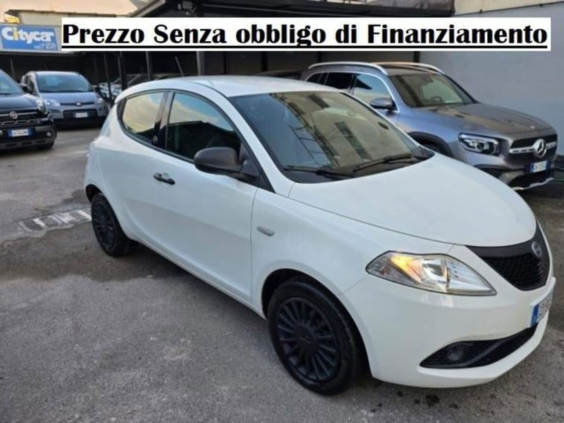 Lancia Ypsilon 1.0 FireFly 5 porte S&S Hybrid Ecochic Silver