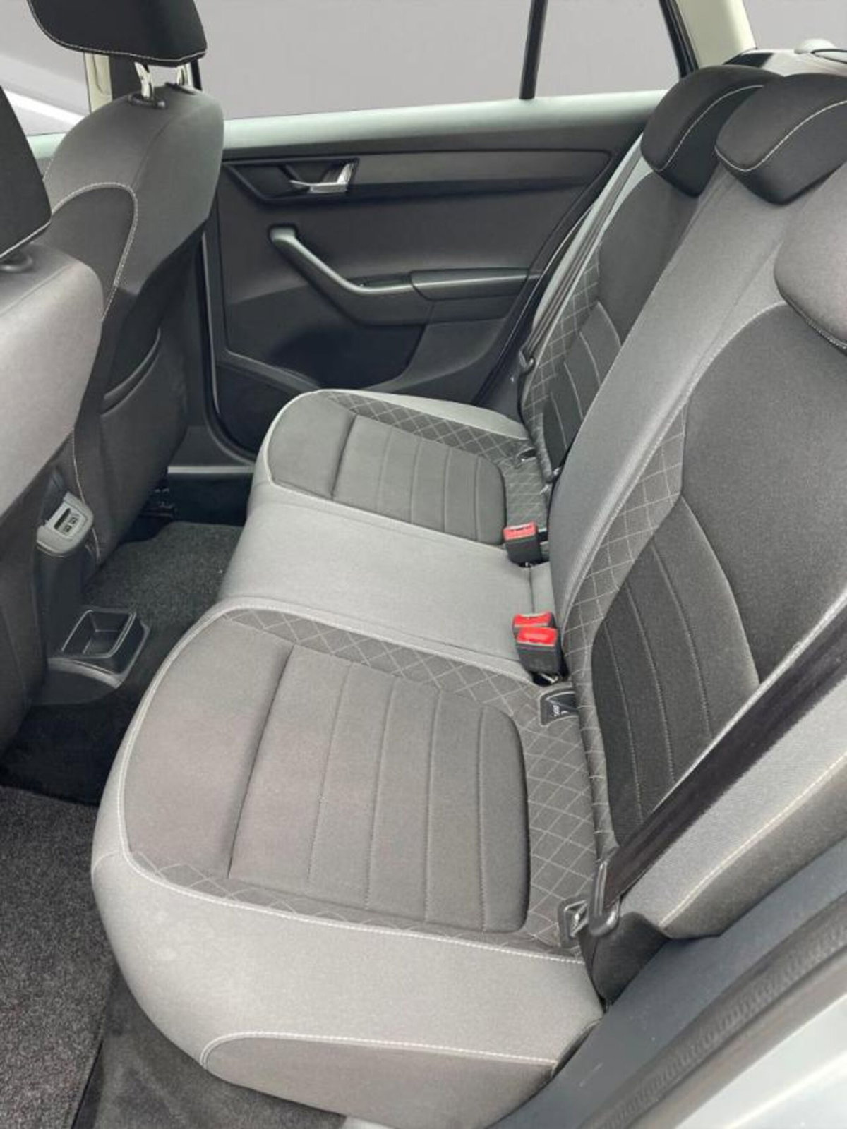 Skoda Fabia Station Wagon 1.0 TSI DSG Wagon Design Edition (10)