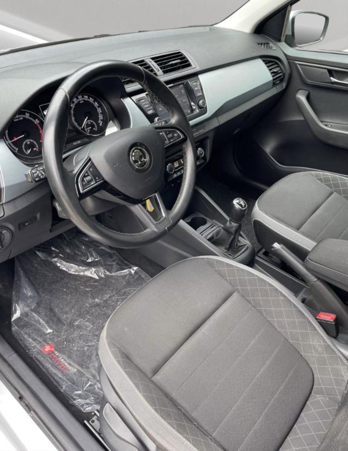 Skoda Fabia Station Wagon 1.0 TSI DSG Wagon Design Edition (6)