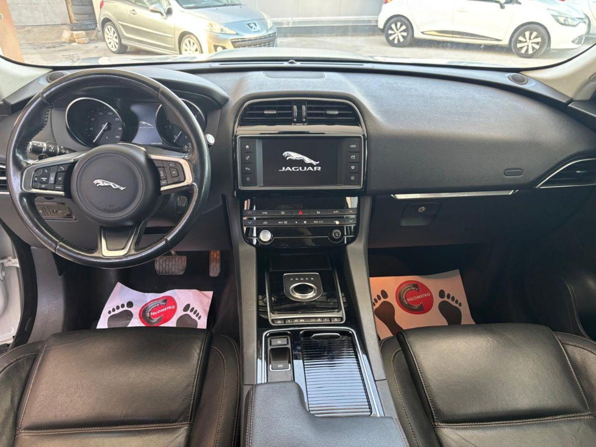 Jaguar F-Pace 2.0 D 180 CV AWD aut. Prestige (10)
