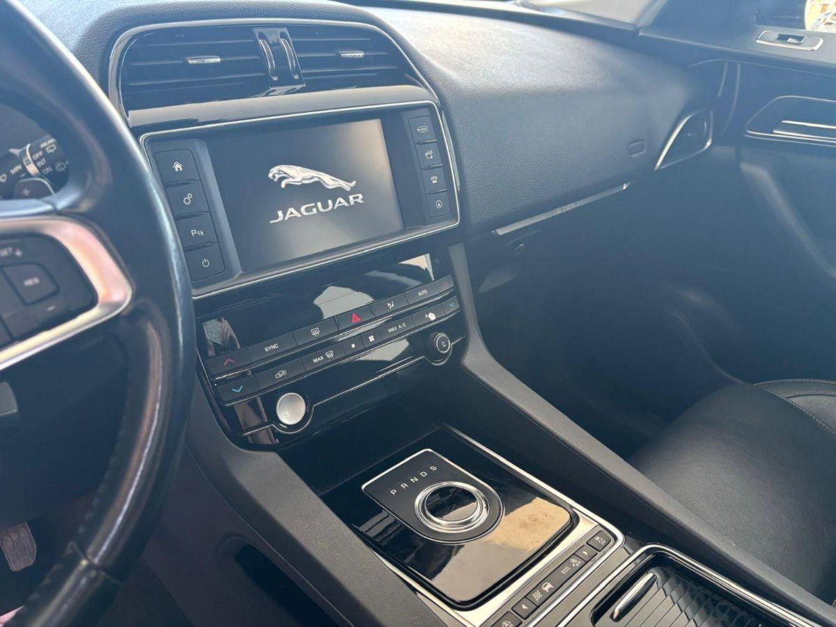 Jaguar F-Pace 2.0 D 180 CV AWD aut. Prestige (12)