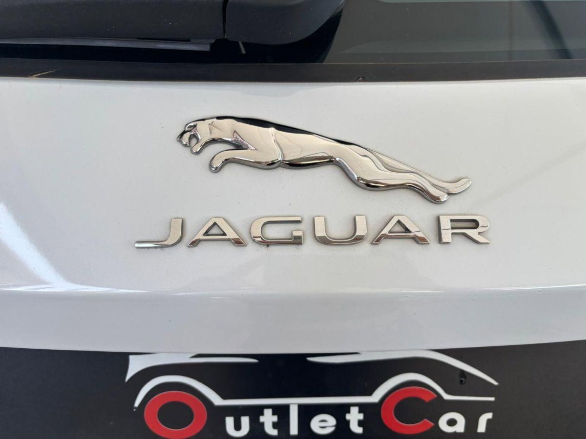 Jaguar F-Pace 2.0 D 180 CV AWD aut. Prestige (15)