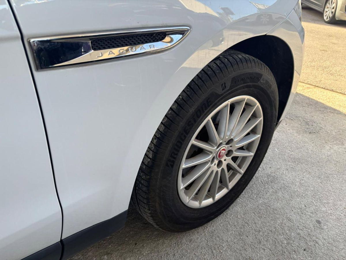 Jaguar F-Pace 2.0 D 180 CV AWD aut. Prestige (16)