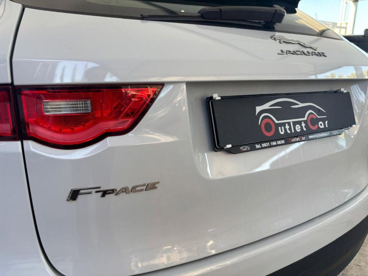 Jaguar F-Pace 2.0 D 180 CV AWD aut. Prestige (18)