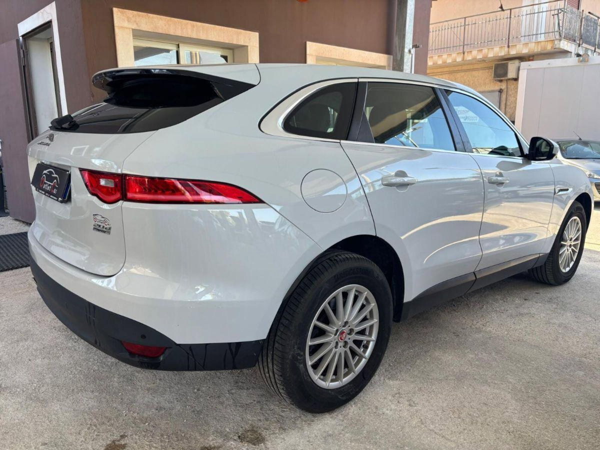 Jaguar F-Pace 2.0 D 180 CV AWD aut. Prestige (5)