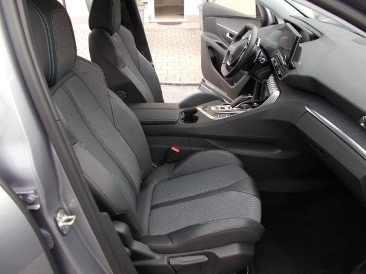 Peugeot 3008 Hybrid4 300 e-EAT8 Allure Pack (11)