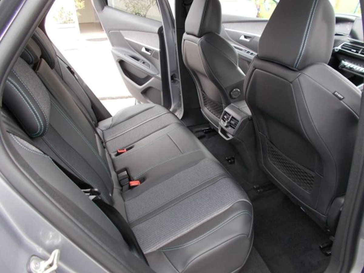 Peugeot 3008 Hybrid4 300 e-EAT8 Allure Pack (12)
