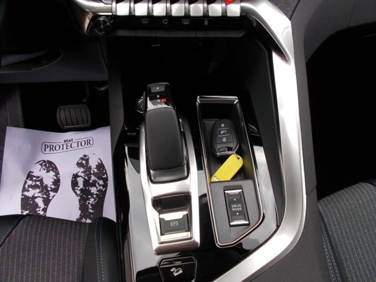 Peugeot 3008 Hybrid4 300 e-EAT8 Allure Pack (19)