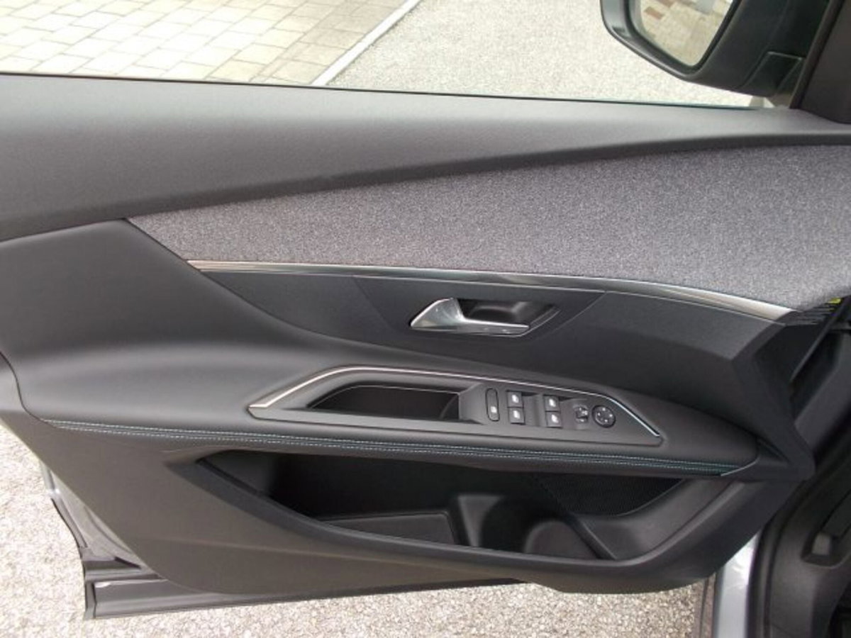 Peugeot 3008 Hybrid4 300 e-EAT8 Allure Pack (20)