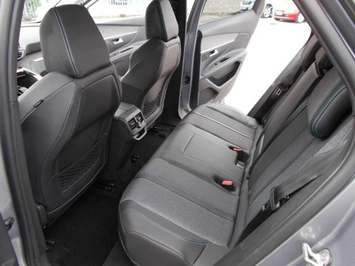 Peugeot 3008 Hybrid4 300 e-EAT8 Allure Pack (9)