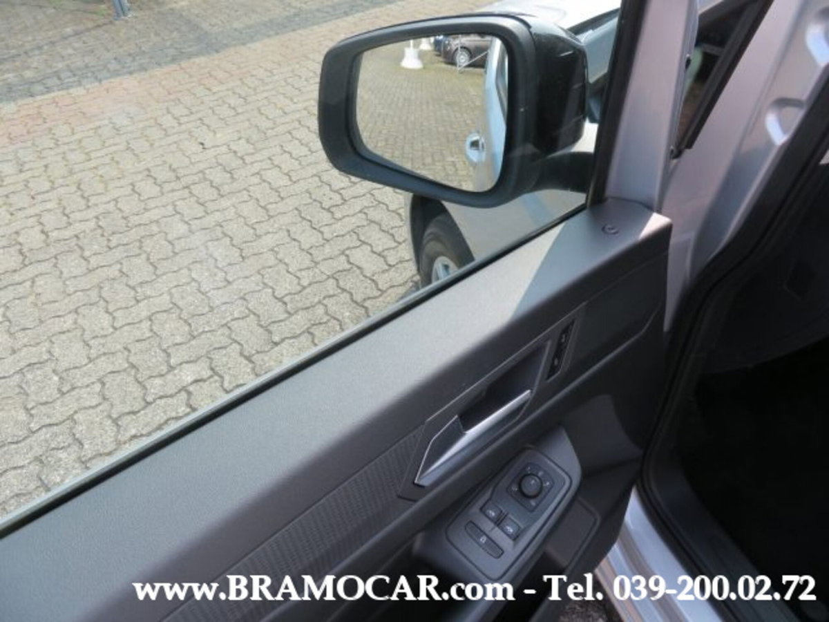 Ford Tourneo Connect 2.0 EcoBlue 102 CV Titanium (13)