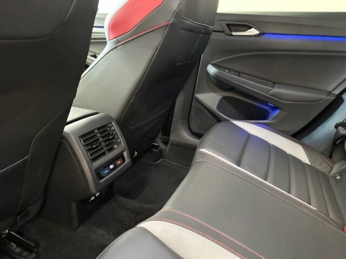 Volkswagen Golf 2.0 TSI GTI DSG (11)