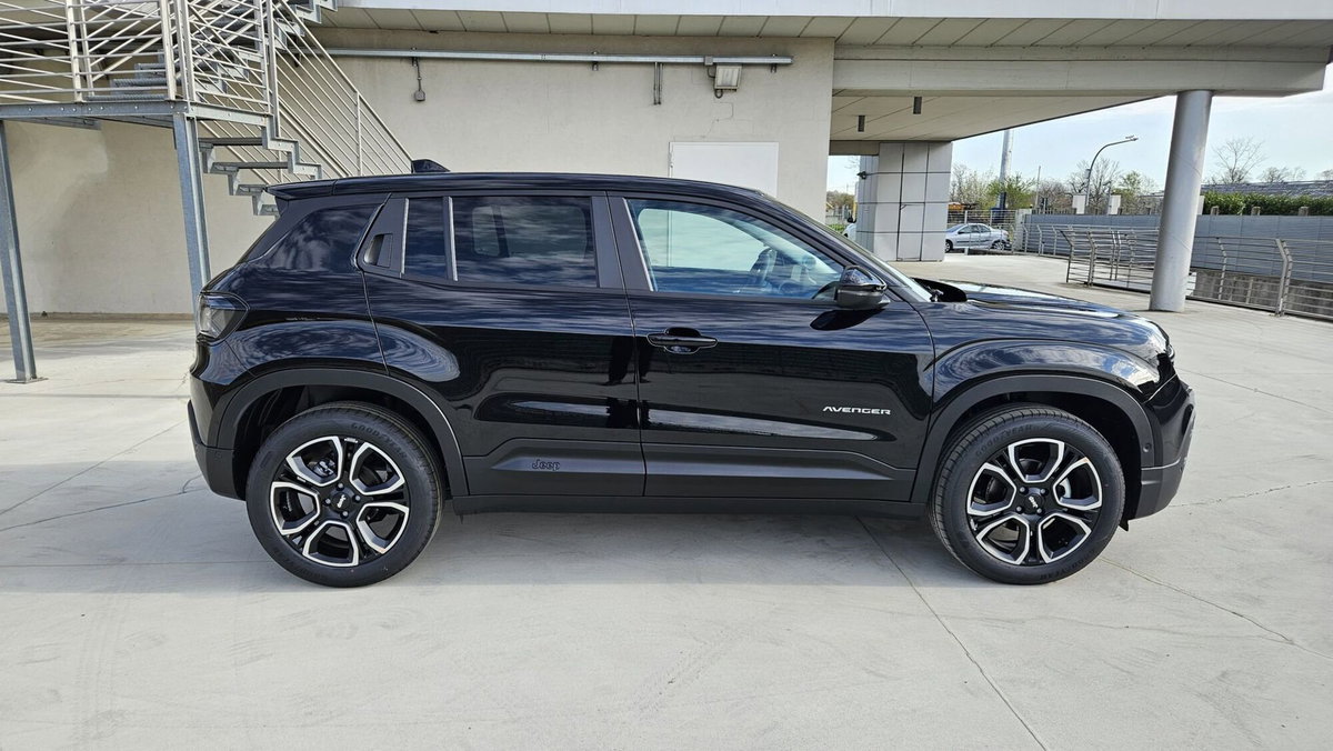 Jeep Avenger 1.2 turbo Summit fwd 100cv (4)