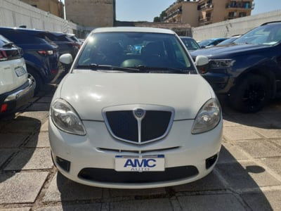 Lancia Ypsilon 1.3 MJT 75 CV Versus usata
