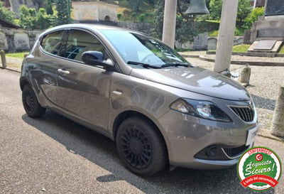 Lancia Ypsilon 1.0 FireFly 5 porte S&S Hybrid Ecochic Silver usata