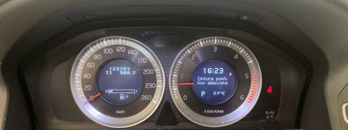 Volvo XC60 D4 AWD Geartronic Momentum (2)