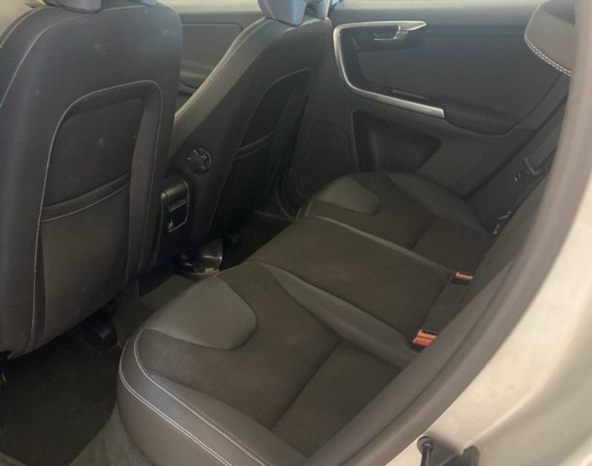 Volvo XC60 D4 AWD Geartronic Momentum (5)