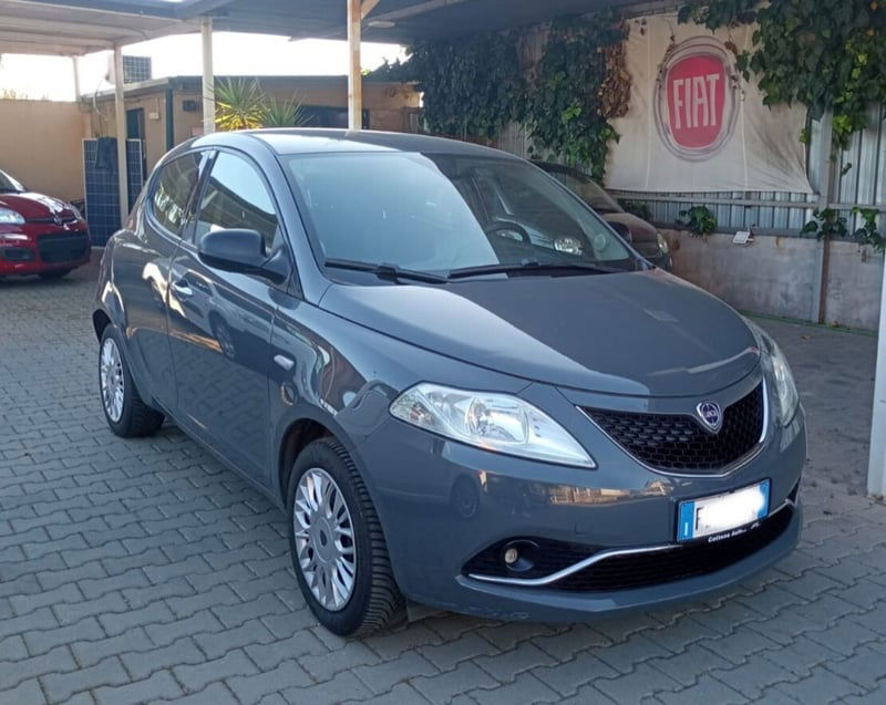 Lancia Ypsilon 1.2 69 CV 5 porte Gold