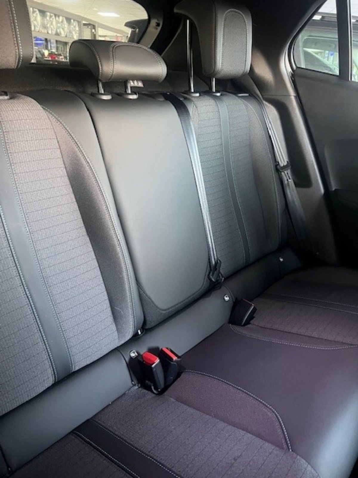 Peugeot 2008 BlueHDi 130 S&S EAT8 Allure Pack (11)