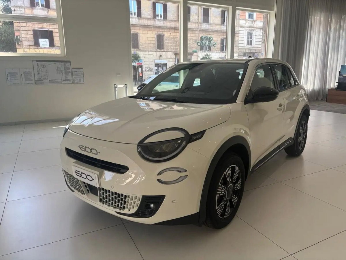 Fiat 600 1.2 hybrid 110cv auto