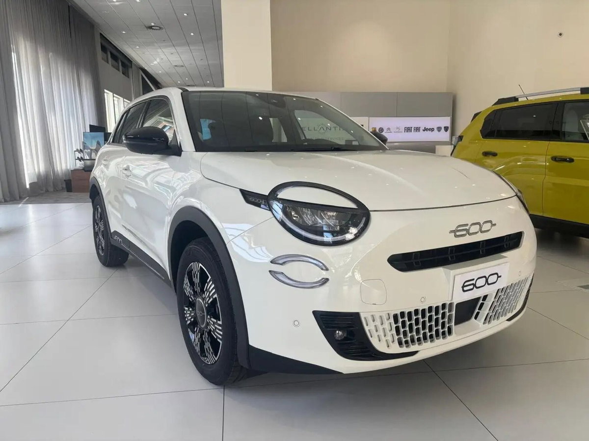 Fiat 600 1.2 hybrid 110cv auto (3)