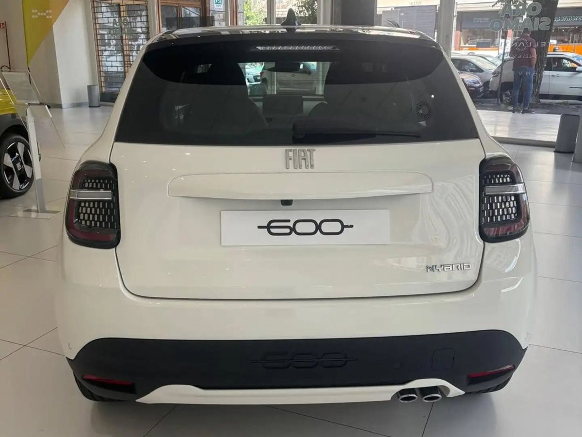 Fiat 600 1.2 hybrid 110cv auto (4)